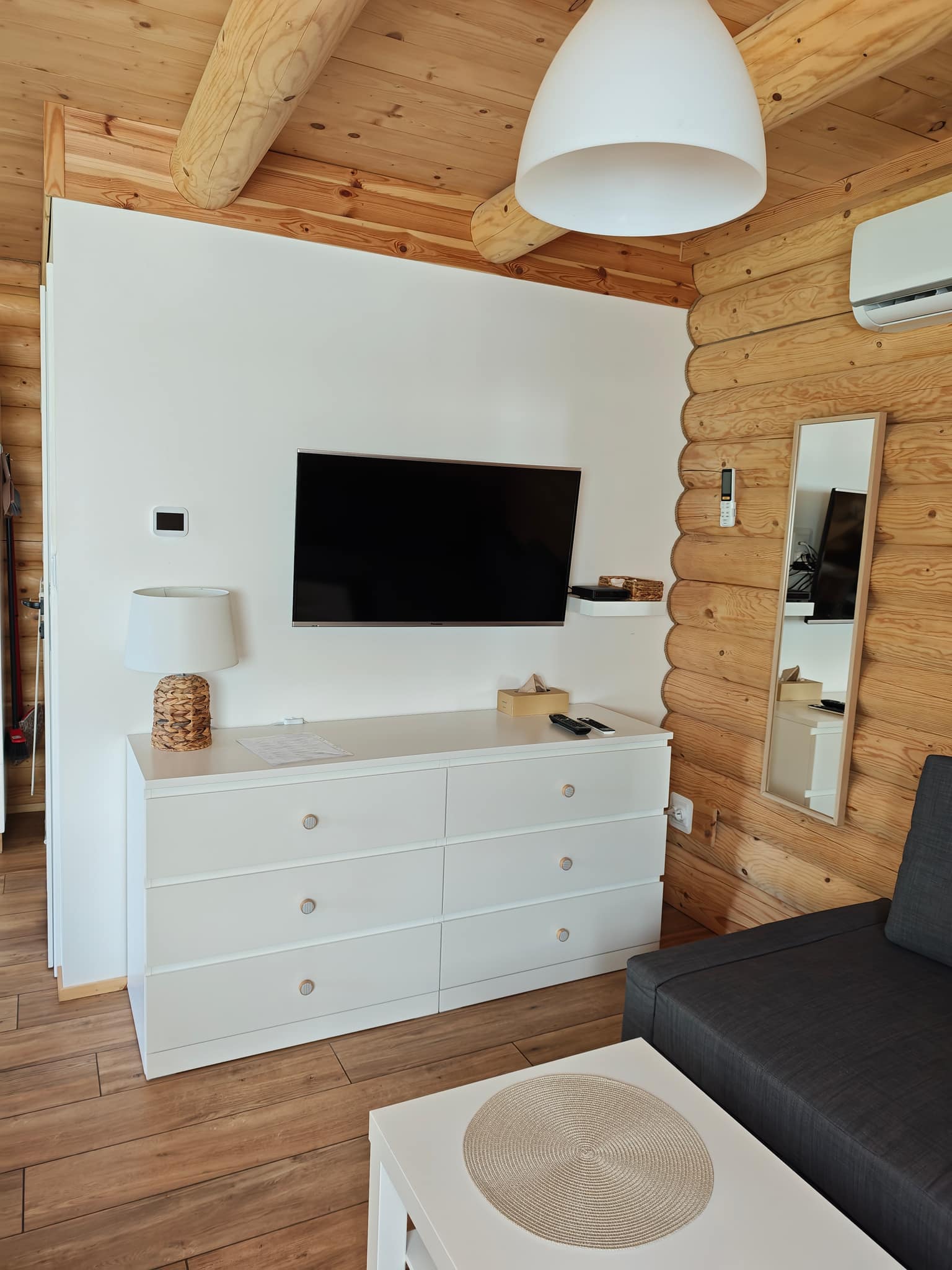 Flachbildfernseher im Wohnraum