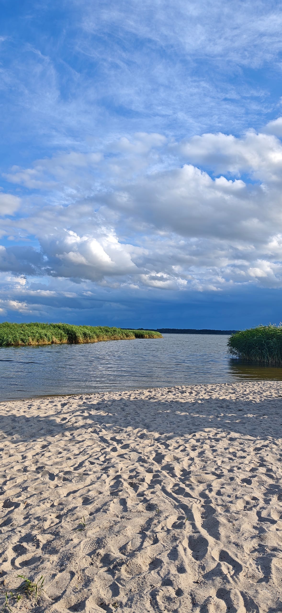 Strand am Wasser in der Umgebung von Wrzosowo
