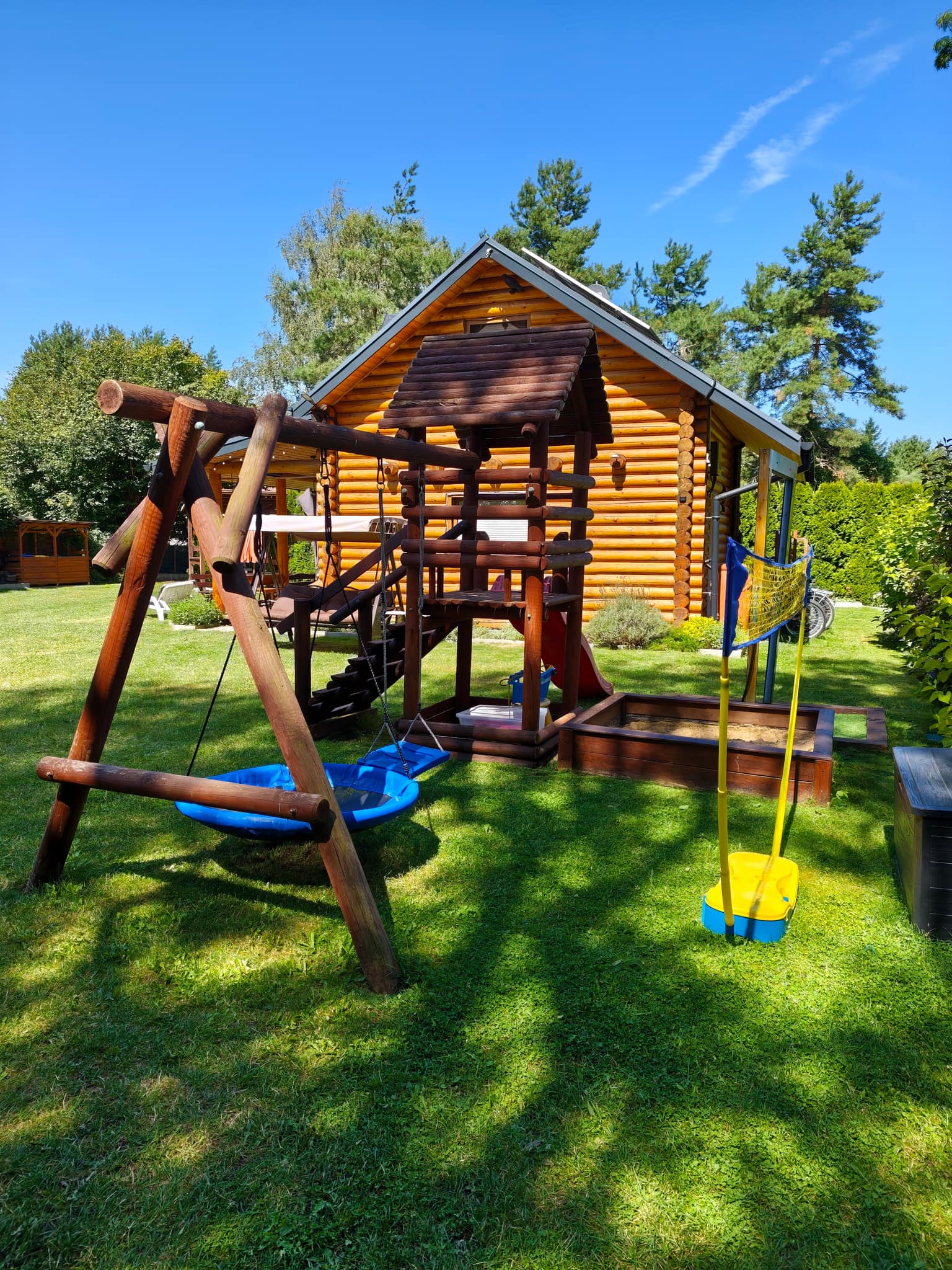 Kinderspielplatz auf dem Grundstück