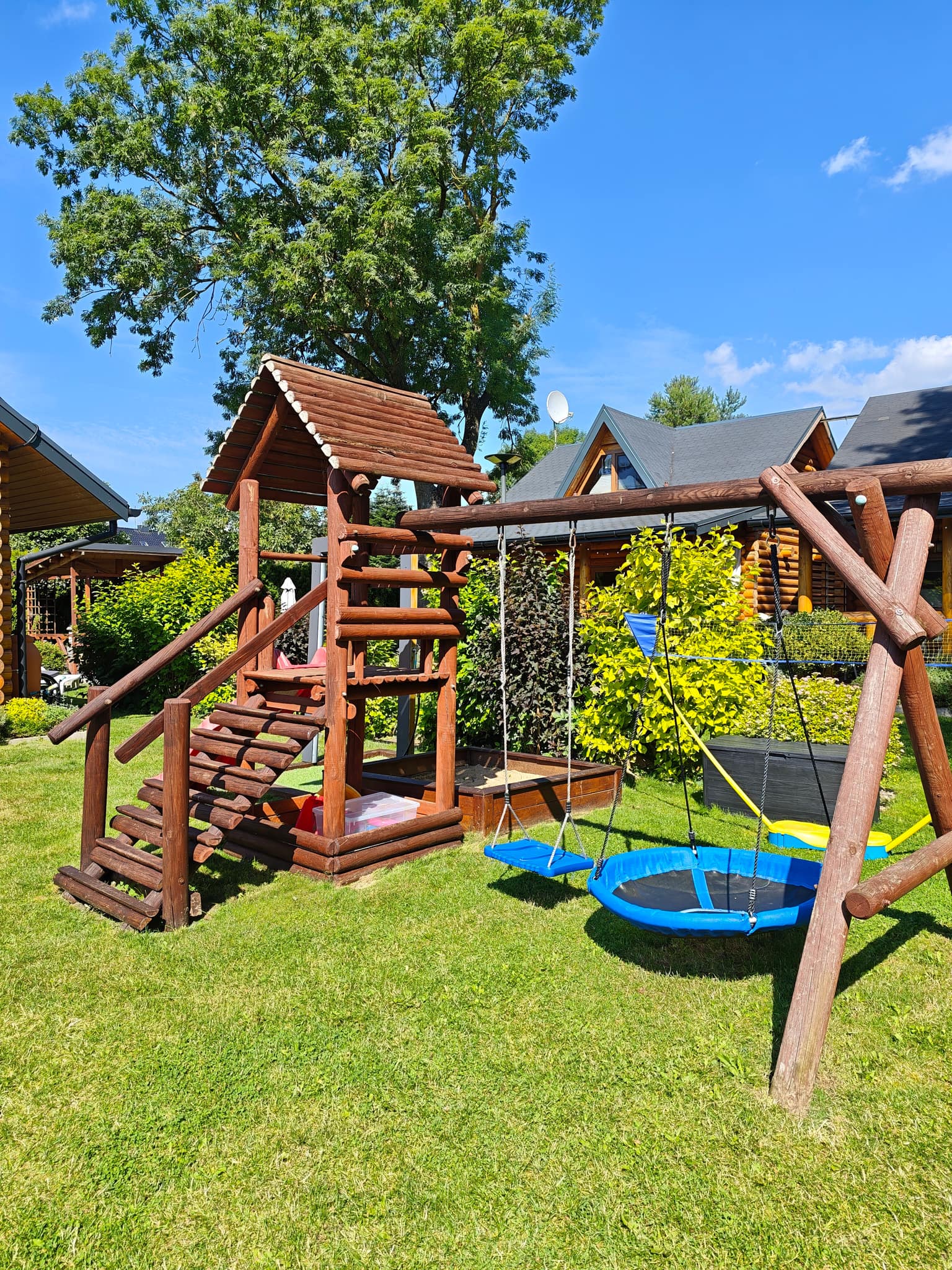Kinderspielplatz auf dem Grundstück